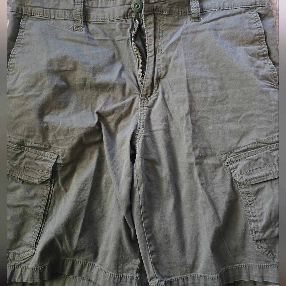 Union Bay cargo shorts, men's 34, great condition, green